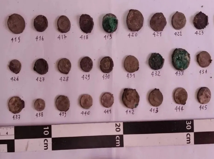 Gela, scoperto un tesoretto votivo con 71 monete greche del V secolo a.C.
