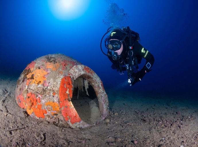 Un dolium romano nei fondali dell’Elba e tracce di un’antica imbarcazione: nuove indagini subacquee 