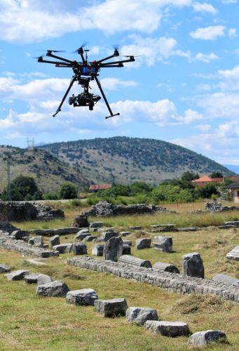 drone in volo