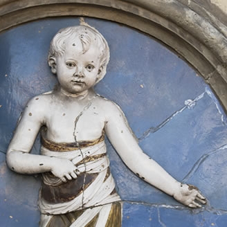 [VIDEO] Le fasi del restauro dei putti in fasce di Andrea della Robbia