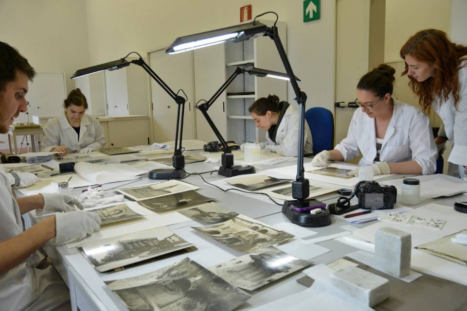 Le fotografie in archivio: seminario su metodologie e trattamento dei fondi fotografici.
