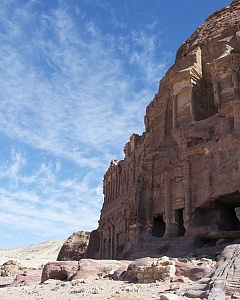 Sito archeologico di Petra (Giordania). Questo sito, iscritto alla lista del patrimonio mondiale sin dal 1985, subisce una erosione permanente a causa degli agenti atmosferici come pioggia, vento e granelli di sabbia.
